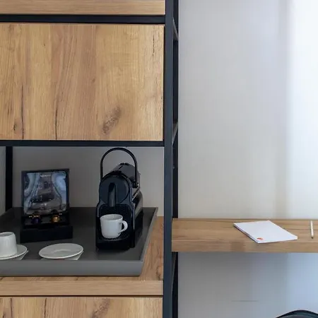 Sandom 3* פארוס