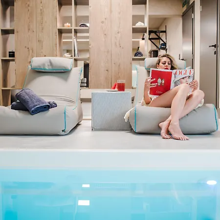 Sandom 3* פארוס